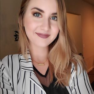 Meet your Posher, Becca